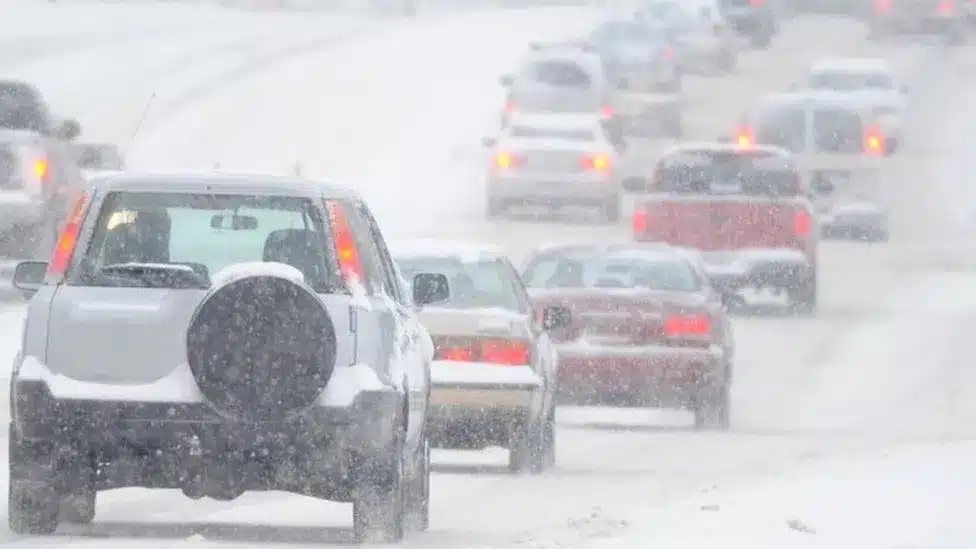 How to drive in snow and icy weather