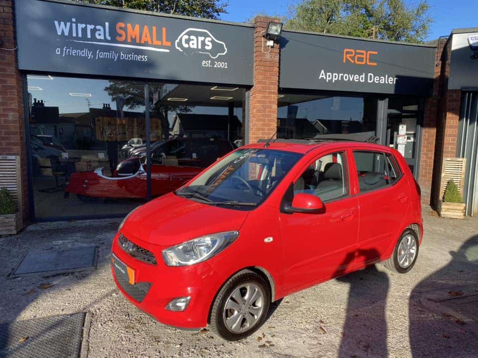 Hyundai i10 red Hyundai i10 Active 5dr, 2013
